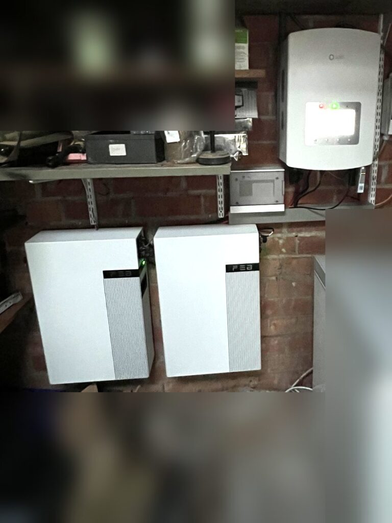 Nieuwe omvormer en thuisbatterij van 10,24 kWh in Lebbeke
