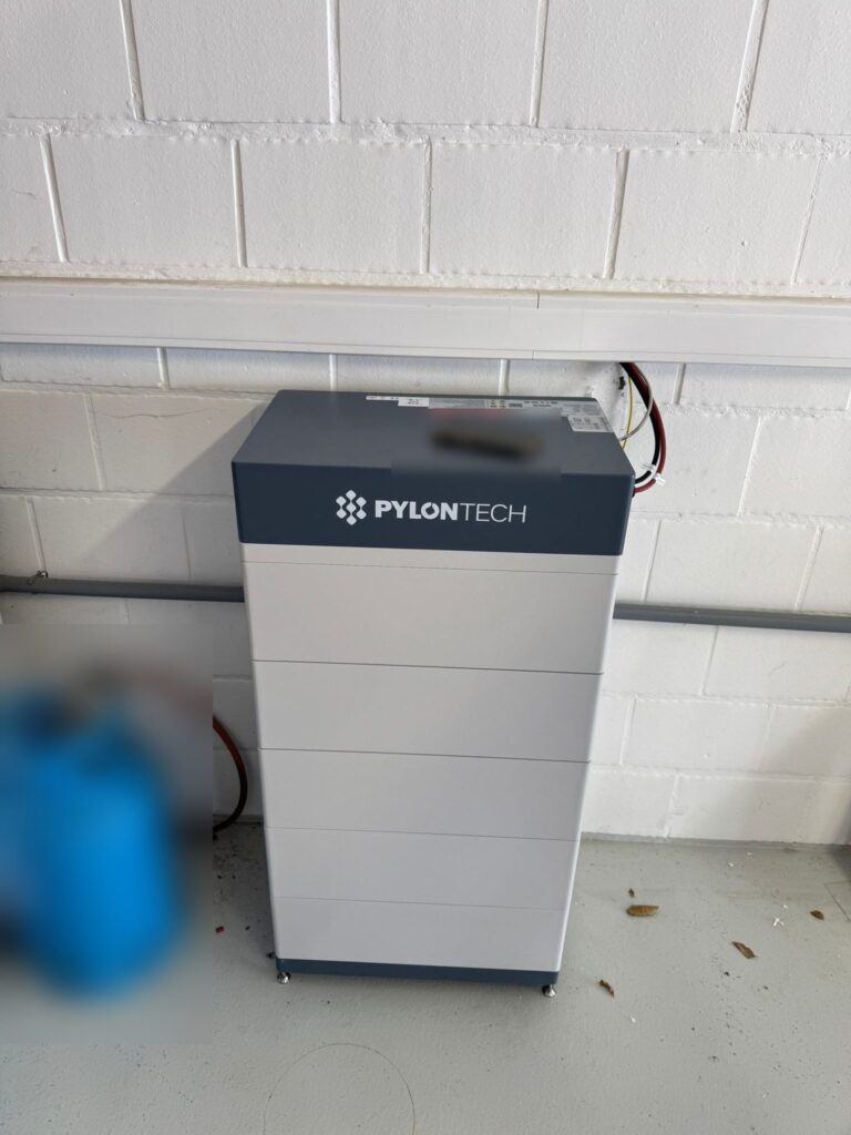 Nieuwe omvormer en thuisbatterij van 25,6 kWh in Lede