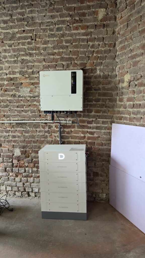 Thuisbatterij van 30,72 kWh, AC-gekoppeld, in Lennik