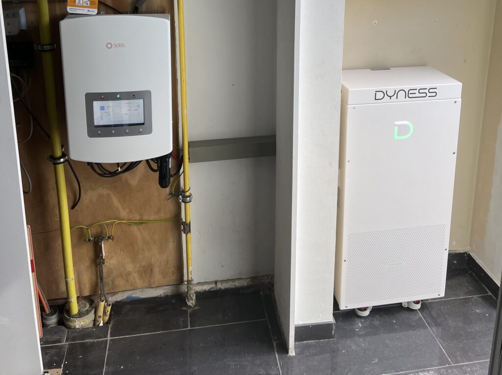 Thuisbatterij van 14,3 kWh met nieuwe omvormer in Leuven