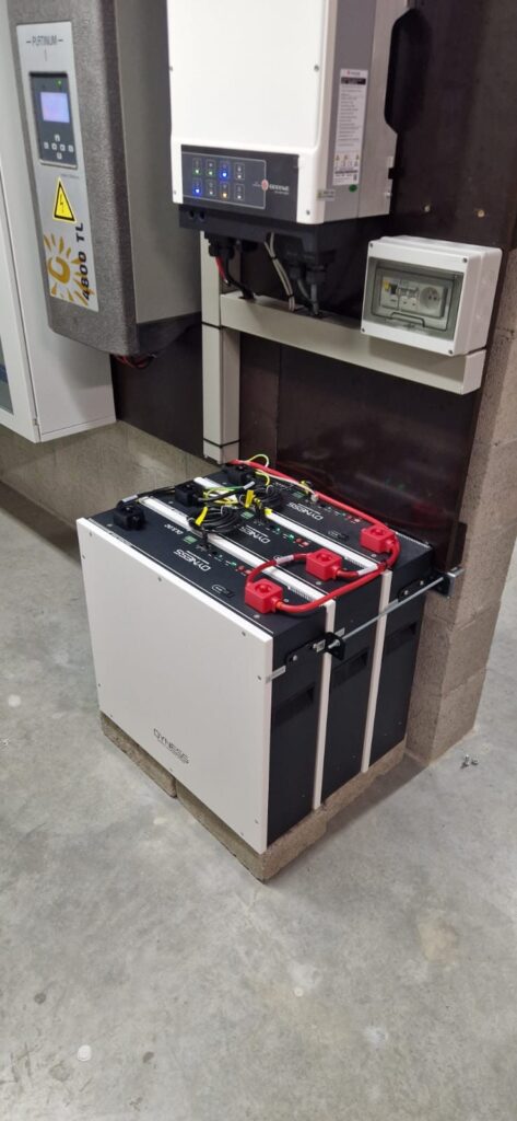 Thuisbatterij van 15,36 kWh en laadpaal in Lille