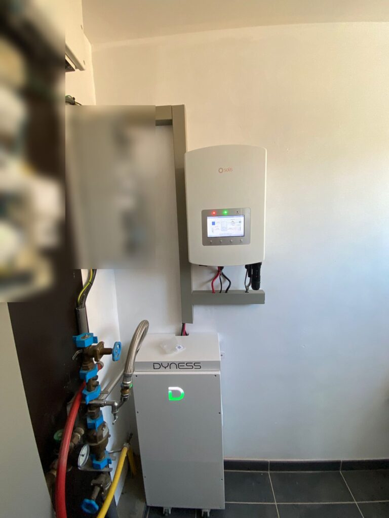 AC-gekoppelde thuisbatterij van 14,3 kWh bij zonnepanelen van 4,76 kWp in Linter