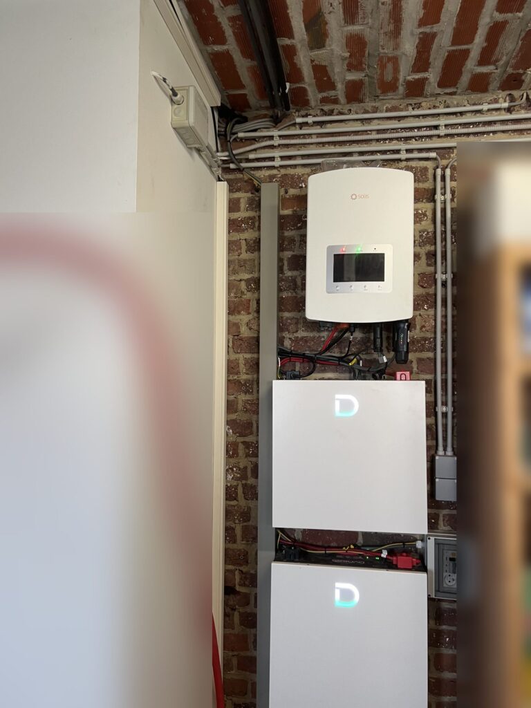 Thuisbatterij van 10,24 kWh met nieuwe omvormer in Linter