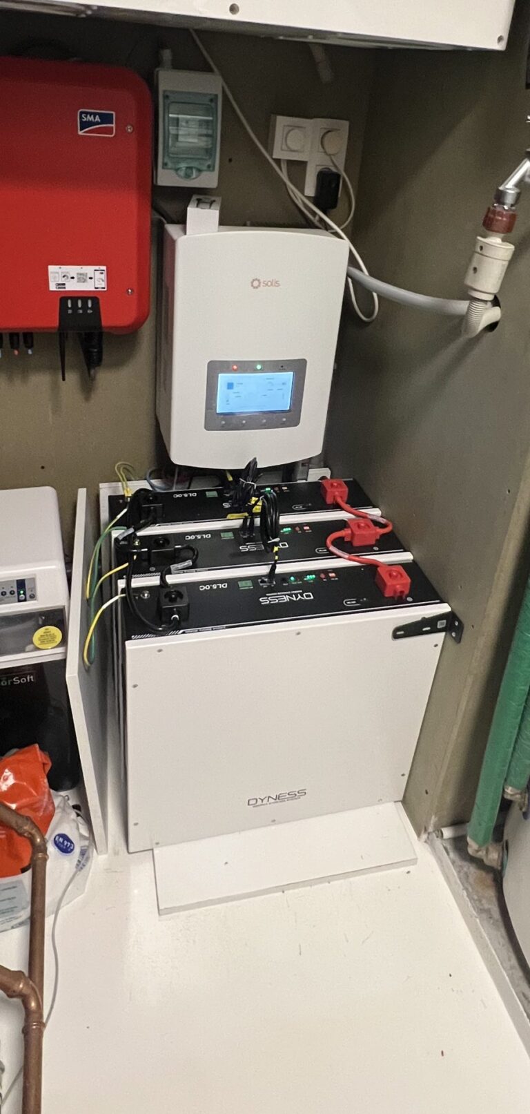 Hybride omvormer en thuisbatterij van 15,36 kWh in Lochristi