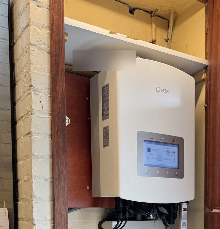 Nieuwe omvormer en thuisbatterij van 5,12 kWh in Lokeren