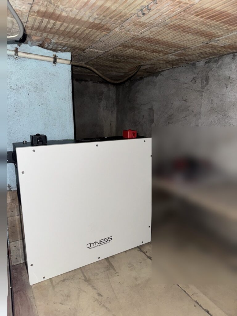 Nieuwe omvormer en thuisbatterij van 5,12 kWh in Lokeren – foto 2