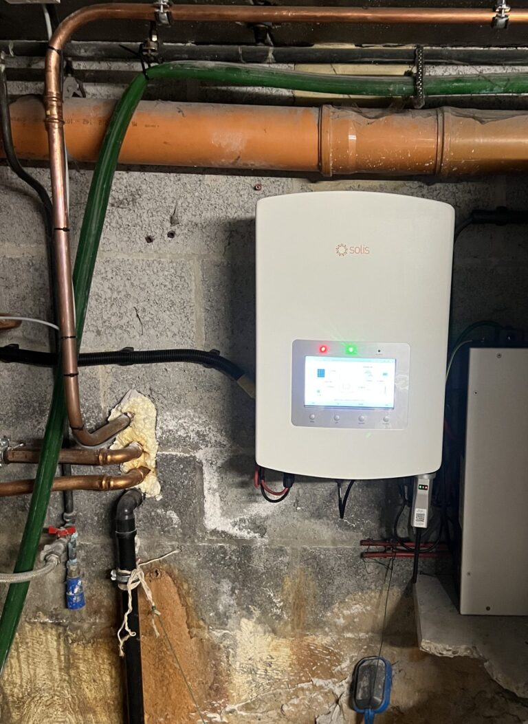 Nieuwe omvormer en thuisbatterij van 5,12 kWh in Londerzeel