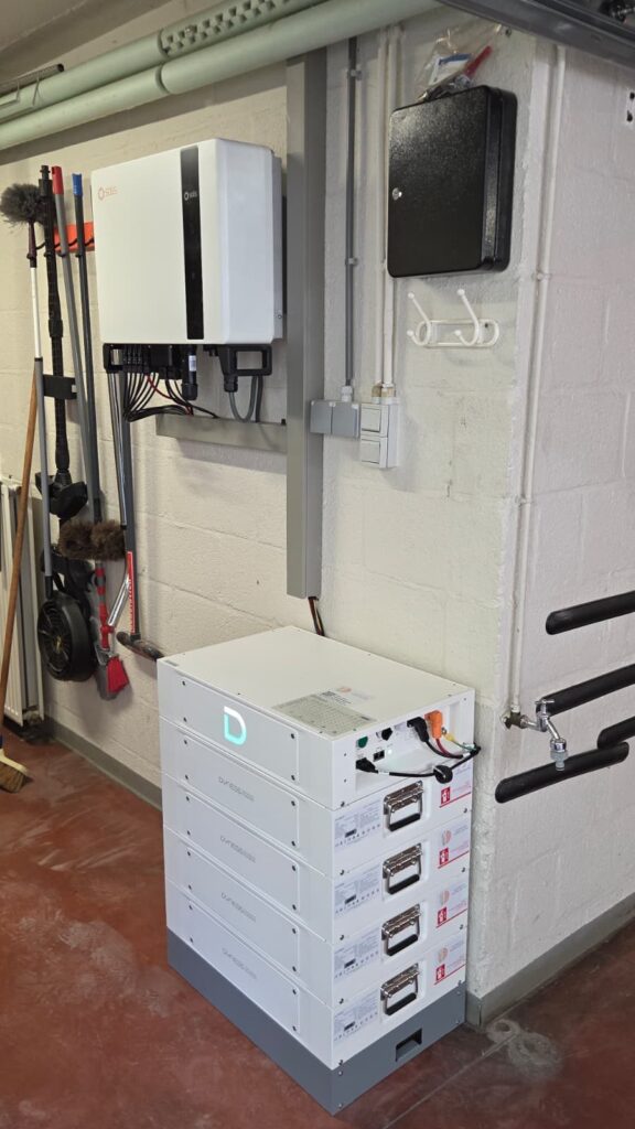 Thuisbatterij van 20,5 kWh met driefasige Solis-omvormer in Maasmechelen