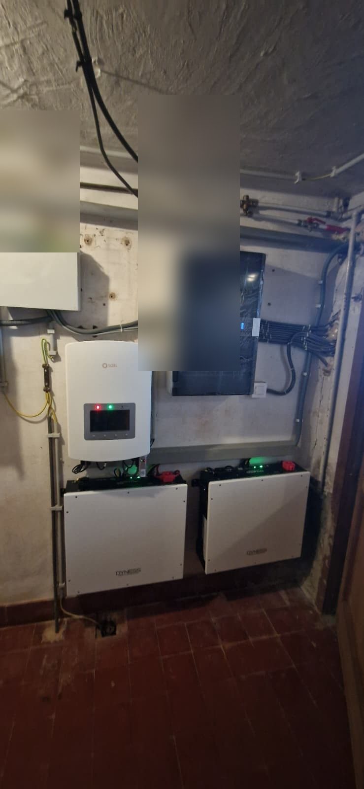 Nieuwe omvormer en thuisbatterij van 10,24 kWh in Maasmechelen
