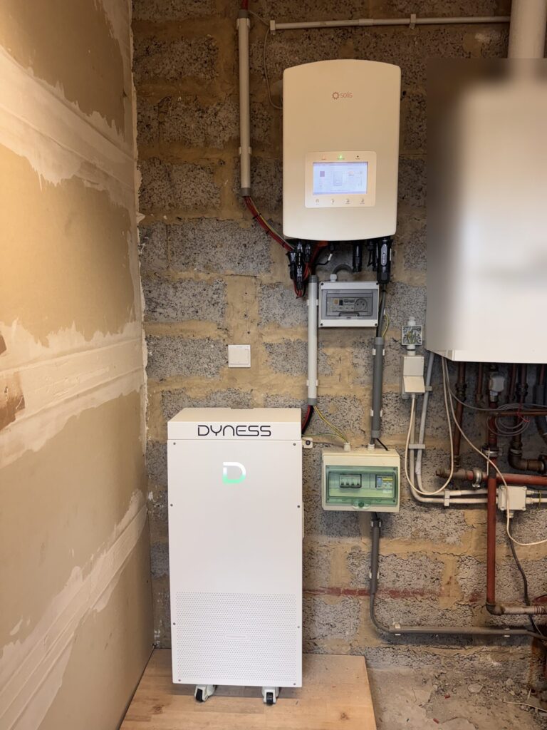 Thuisbatterij van 14,3 kWh met Solis-omvormer in Mechelen