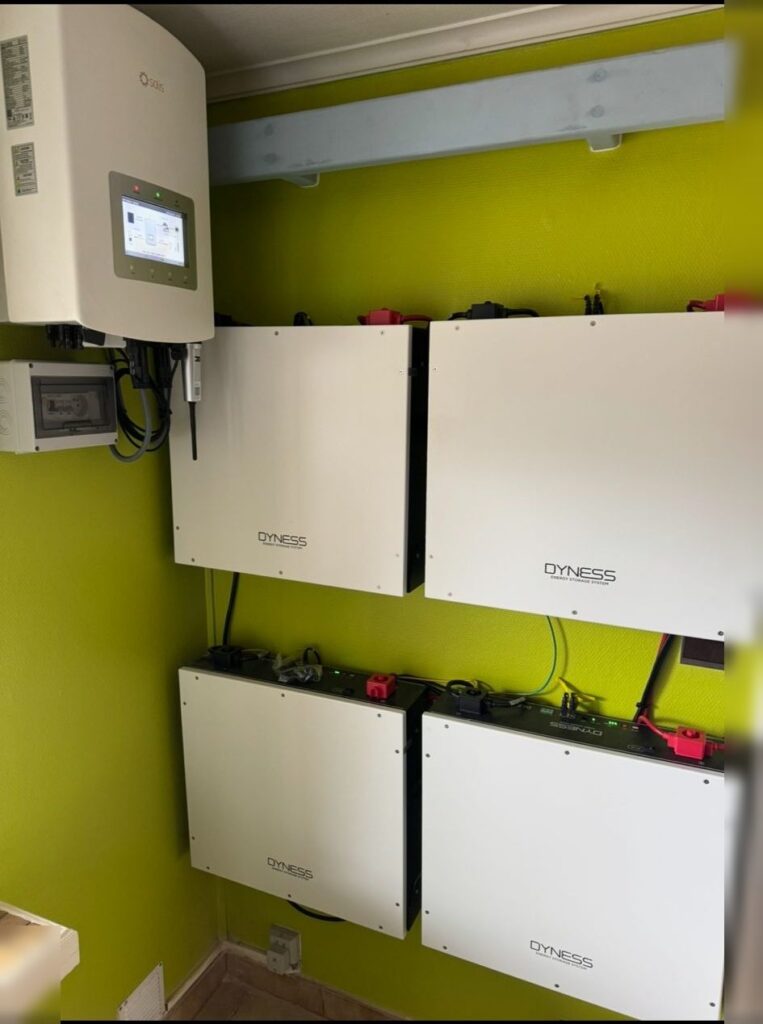 Nieuwe omvormer en thuisbatterij van 20,48 kWh in Meise