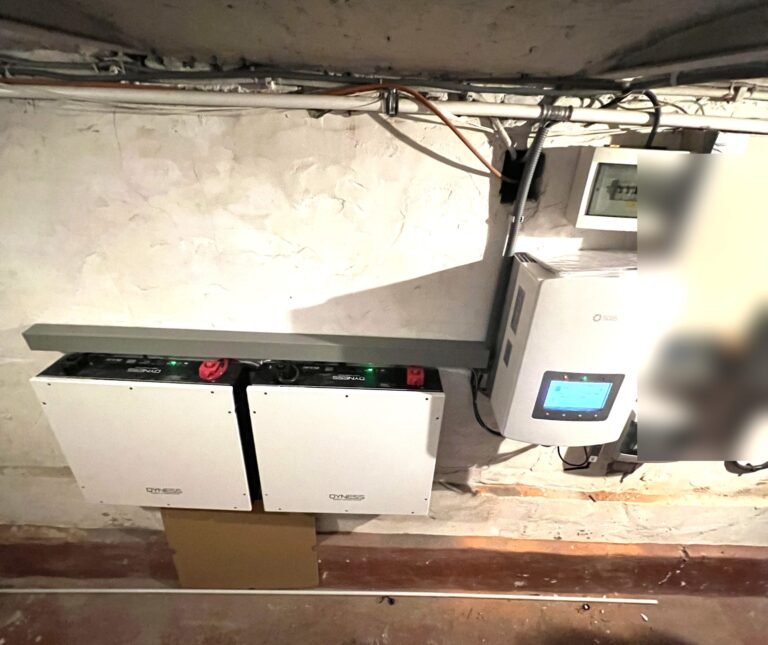 Nieuwe omvormer en thuisbatterij van 10,24 kWh in Mortsel