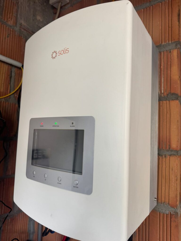 Nieuwe omvormer en thuisbatterij van 10,24 kWh in Oostkamp – foto 2