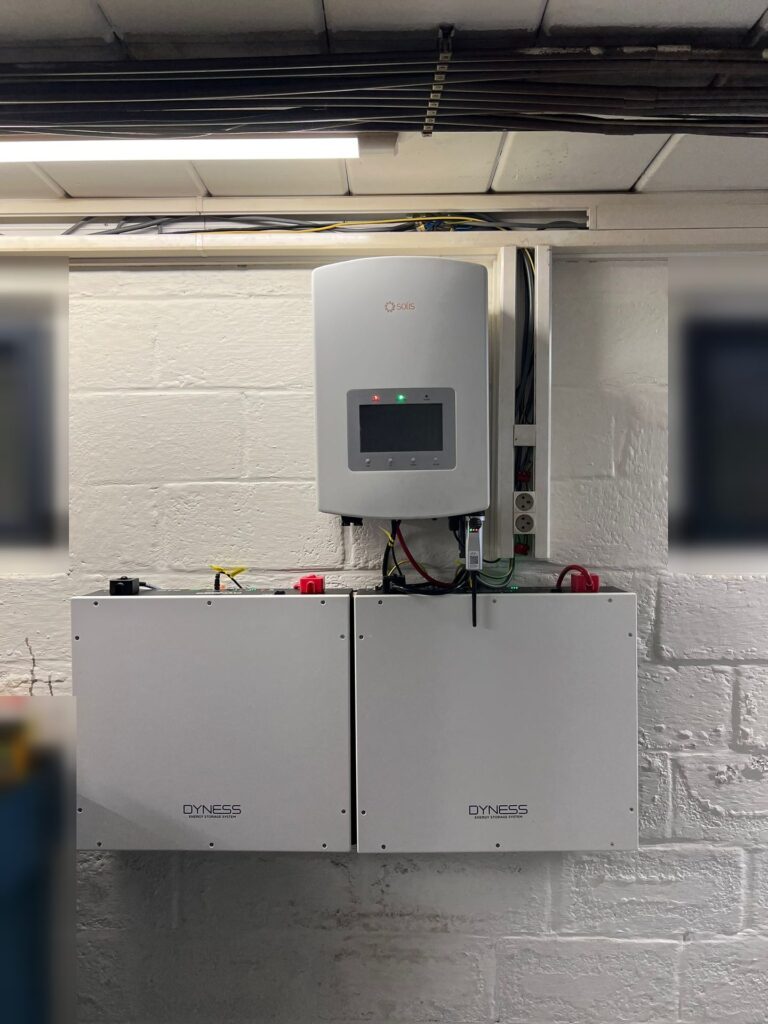 Nieuwe omvormer en thuisbatterij van 10,24 kWh in Oudsbergen