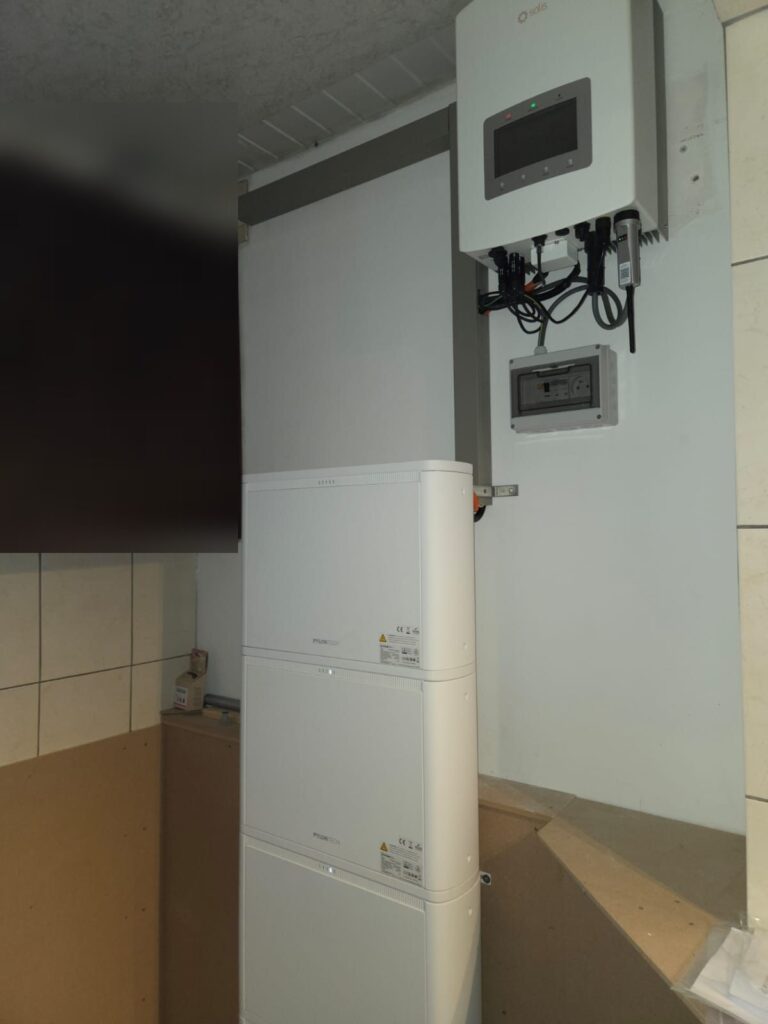 Nieuwe omvormer en thuisbatterij van 20,48 kWh in Oudsbergen