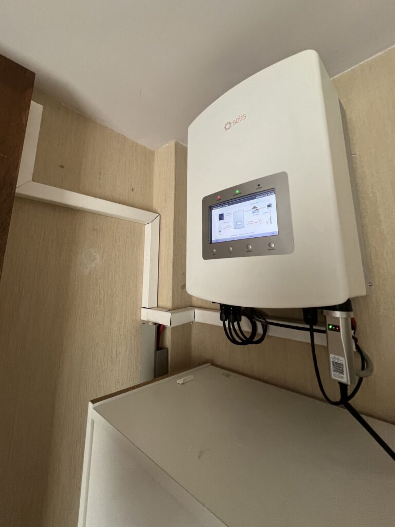 Nieuwe omvormer en thuisbatterij van 10,24 kWh in Pelt