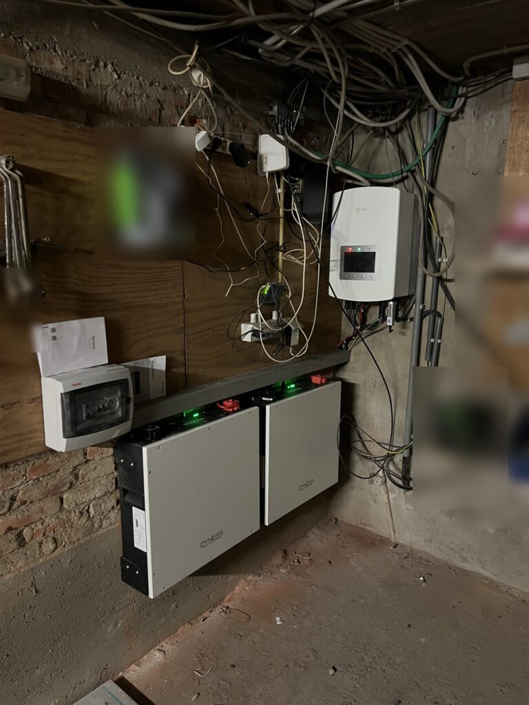 Nieuwe omvormer en thuisbatterij van 10,24 kWh in Pelt