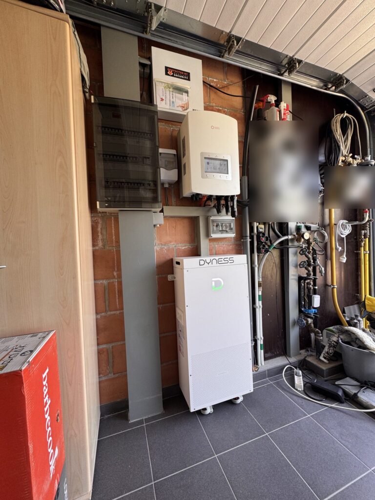 AC-gekoppelde thuisbatterij van 14,3 kWh bij zonnepanelen van 4,8 kWp in Ranst – foto 2