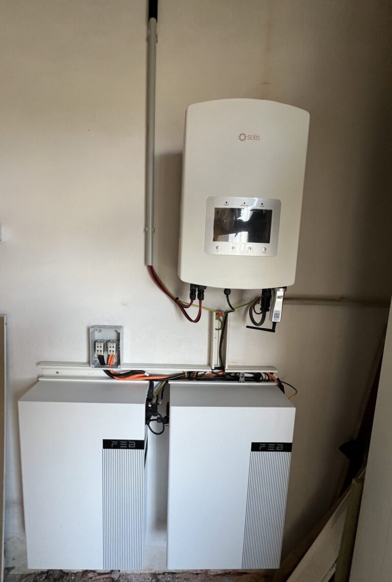 Nieuwe omvormer en thuisbatterij van 10,24 kWh in Ravels