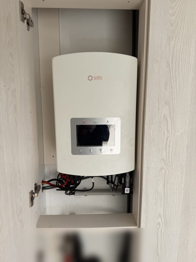Thuisbatterij van 10,24 kWh met nieuwe omvormer in Ravels