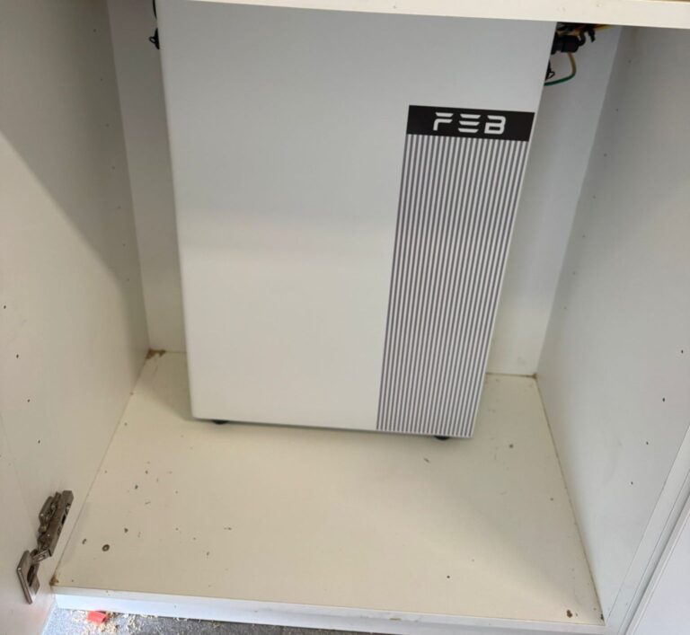 Nieuwe omvormer en thuisbatterij van 10,24 kWh in Roeselare