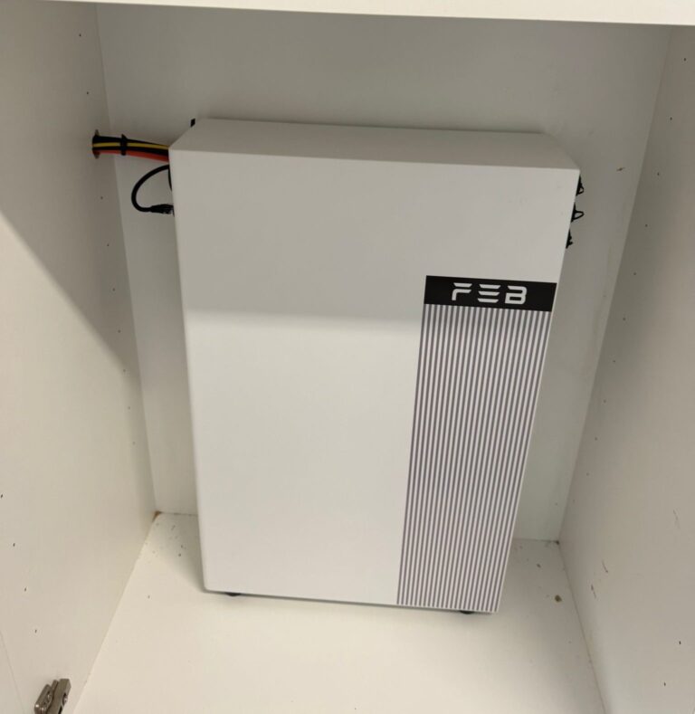 Nieuwe omvormer en thuisbatterij van 10,24 kWh in Roeselare – foto 2