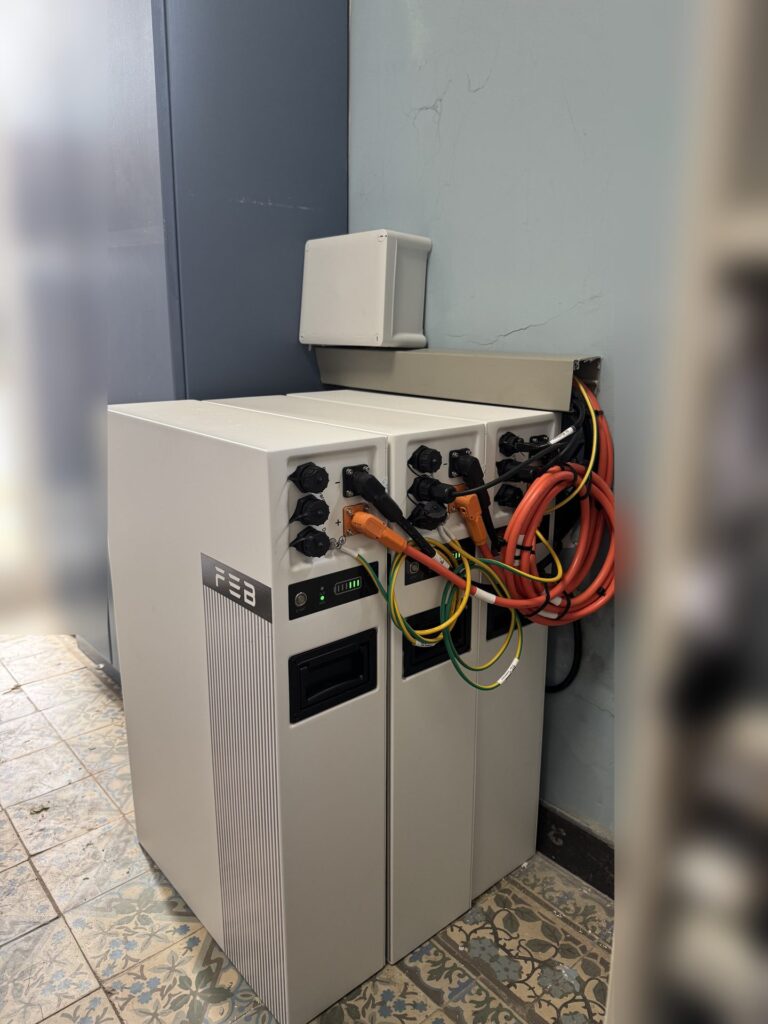 Nieuwe omvormer en thuisbatterij van 15,36 kWh in Rotselaar – foto 2