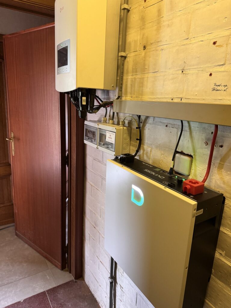 Thuisbatterij van 5,12 kWh met Solis-omvormer in Sint-Katelijne-Waver