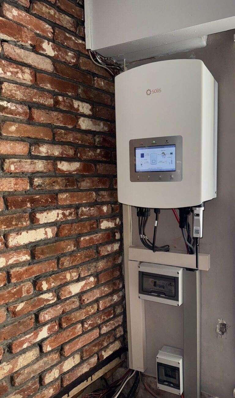 Nieuwe omvormer en thuisbatterij van 10,24 kWh in Sint-Niklaas – foto 2