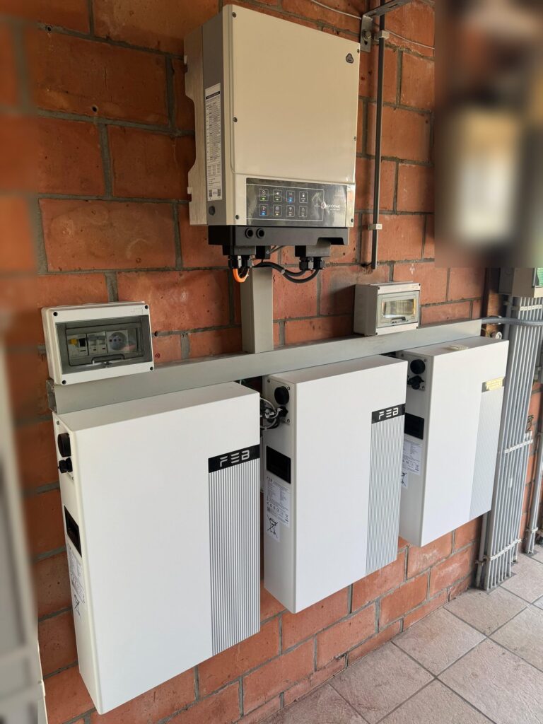 Nieuwe omvormer en 3 FEB-batterijen (15,36 kWh) in Tienen