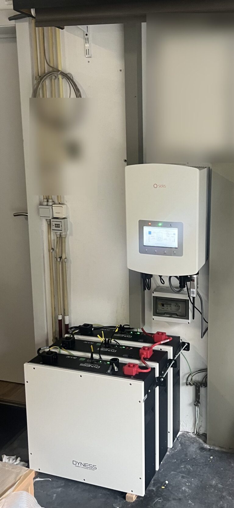 Nieuwe omvormer en thuisbatterij van 15,36 kWh in Waasmunster