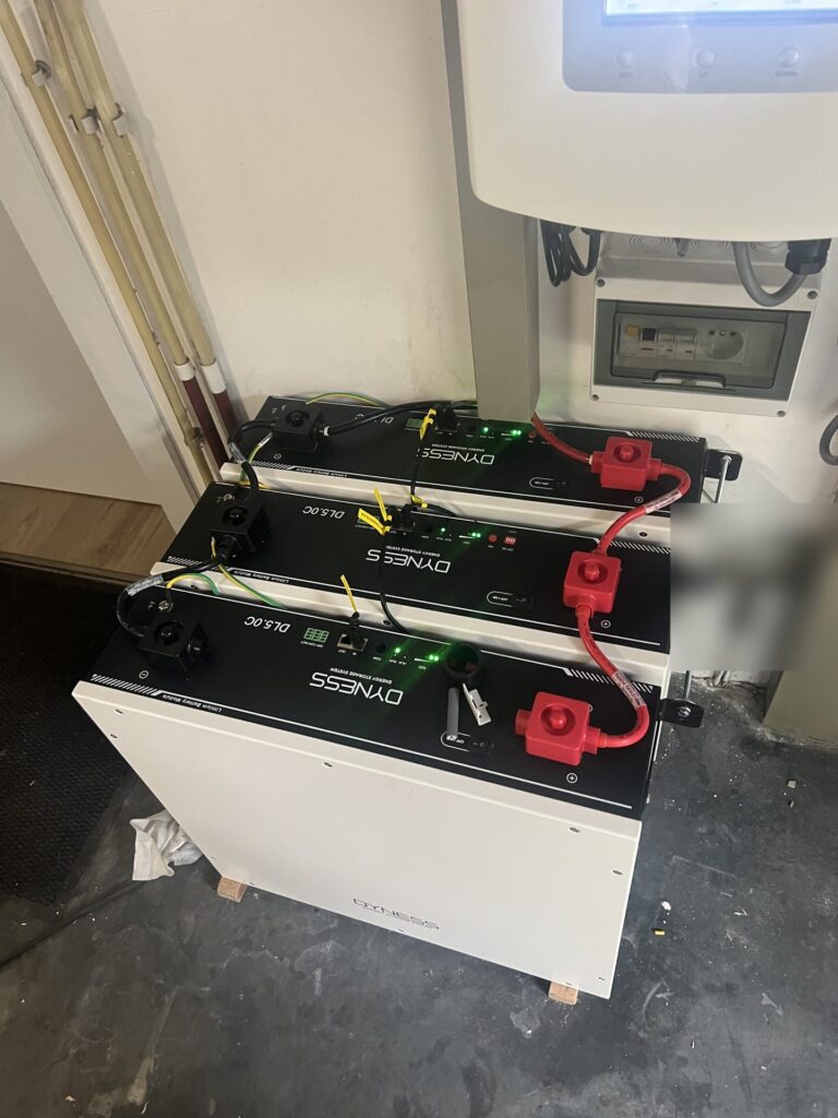 Nieuwe omvormer en thuisbatterij van 15,36 kWh in Waasmunster – foto 2