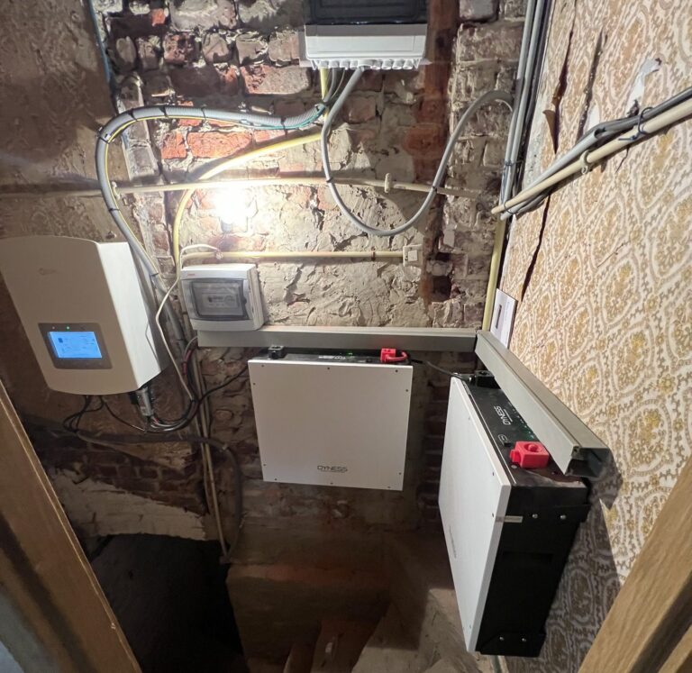 Hybride omvormer en thuisbatterij van 10,24 kWh in Zaventem