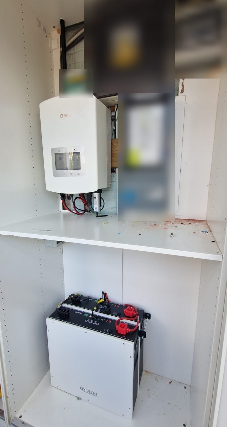 Nieuwe omvormer en thuisbatterij van 10,24 kWh in Zemst