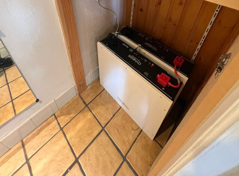 Nieuwe omvormer en thuisbatterij van 10,24 kWh in Zoersel – foto 2