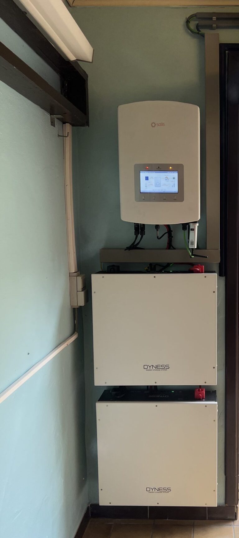 Nieuwe omvormer en thuisbatterij van 10,24 kWh in Zonhoven