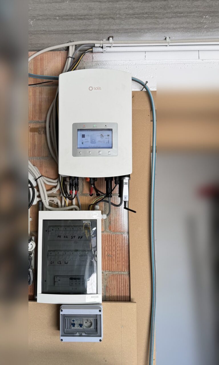 Nieuwe omvormer en thuisbatterij van 10,24 kWh in Zonhoven