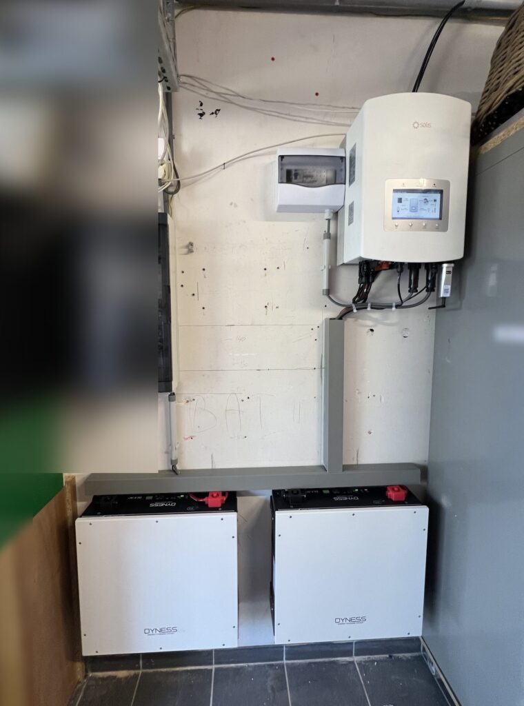 Nieuwe omvormer en thuisbatterij van 10,24 kWh in Zonhoven