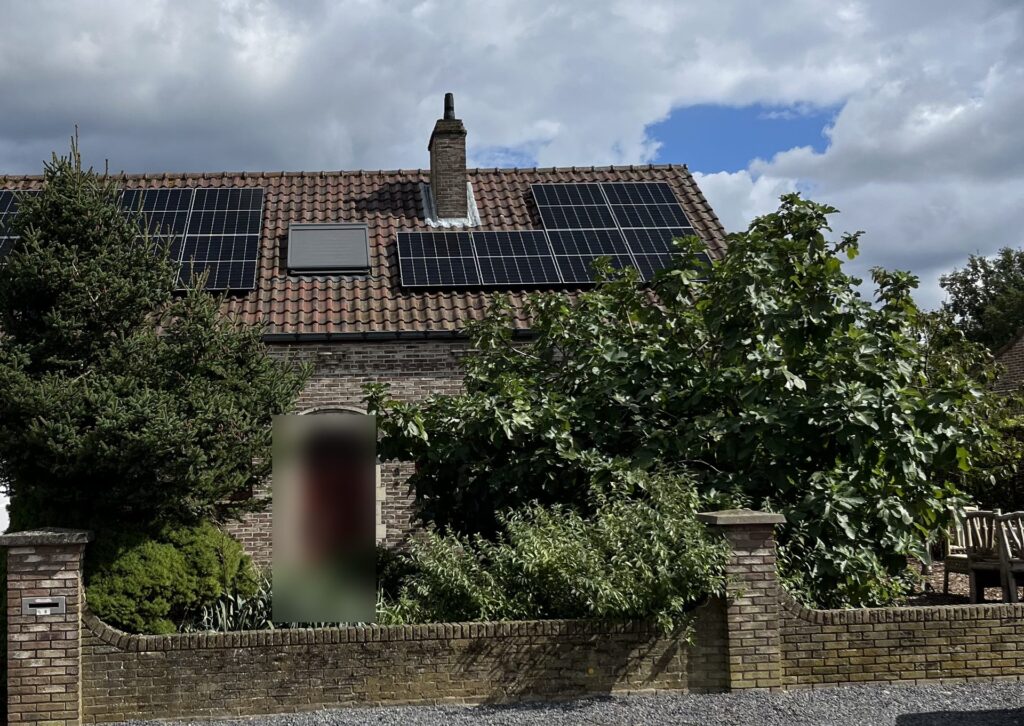 14 zonnepanelen en thuisbatterij van 15,36 kWh in Koersel