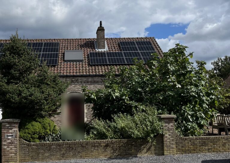 14 zonnepanelen en thuisbatterij van 15,36 kWh in Koersel