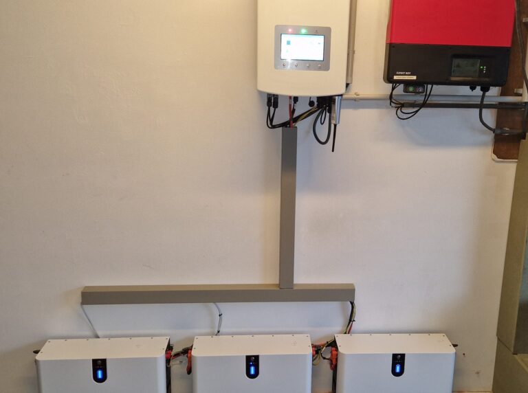 14 zonnepanelen en thuisbatterij van 15,36 kWh in Koersel – foto 2