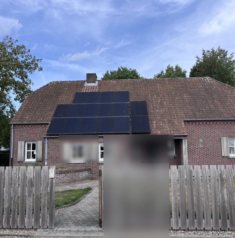 Extra zonnepanelen, hybride omvormer en thuisbatterij van 10,24 kWh in Bree