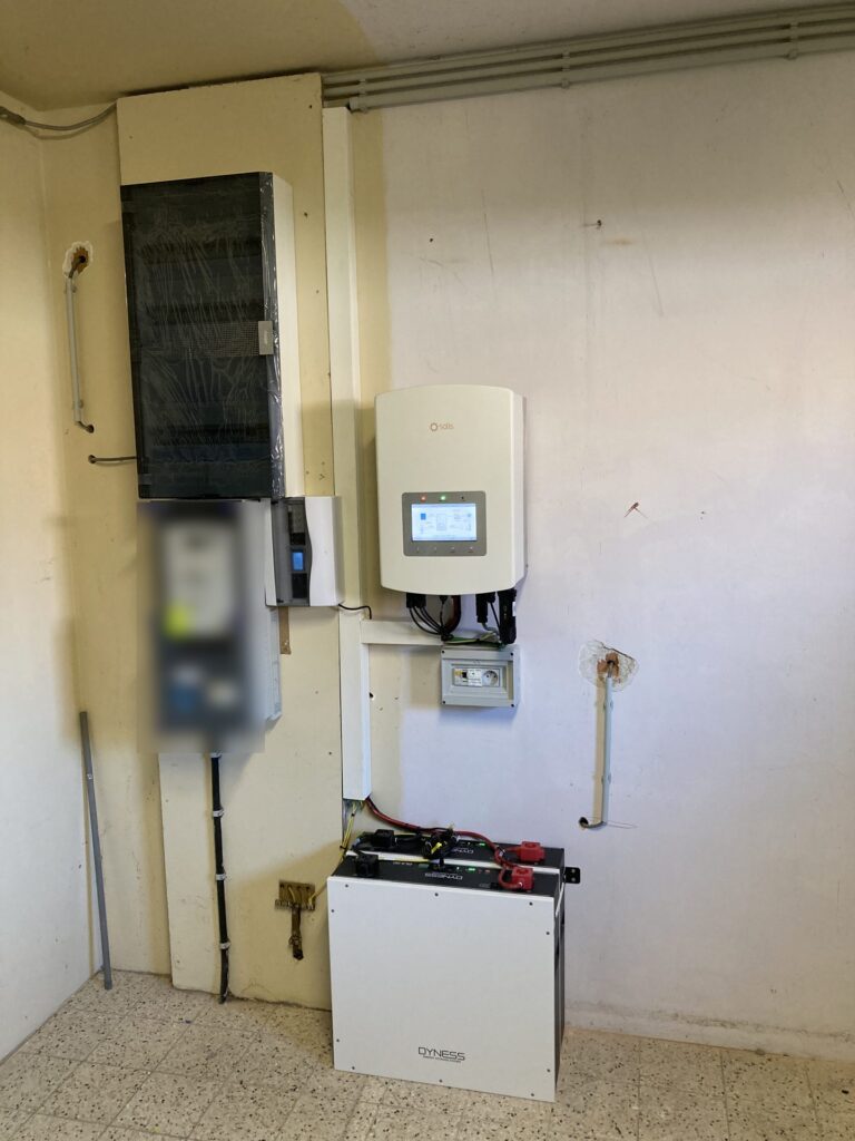 12 zonnepanelen en thuisbatterij van 10,24 kWh in Dilsen-Stokkem