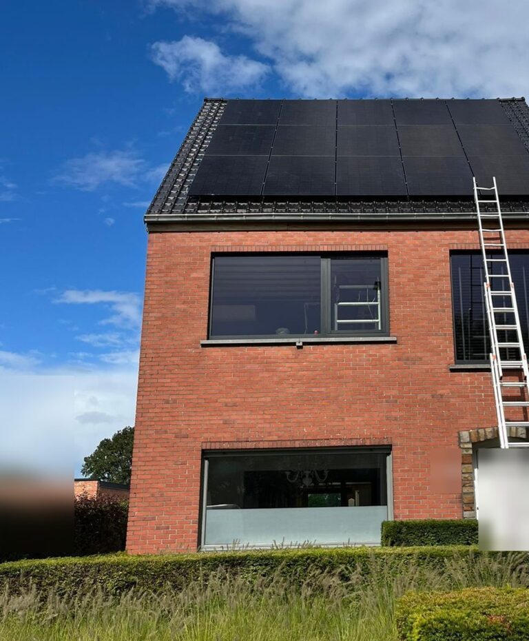 15 zonnepanelen en thuisbatterij van 10,24 kWh in Geel