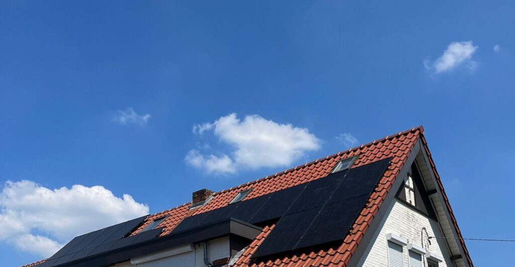 20 zonnepanelen en thuisbatterij van 10,24 kWh in Genk