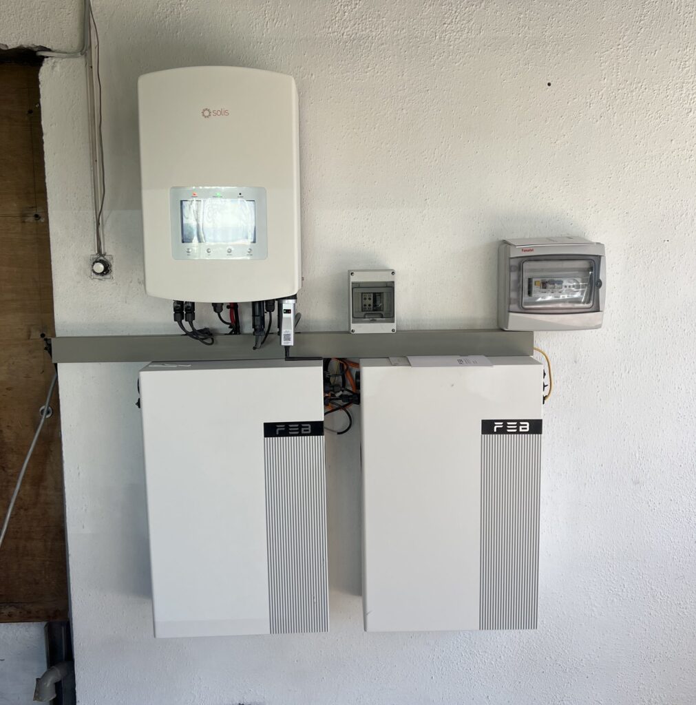 14 zonnepanelen met thuisbatterij van 10,24 kWh in Harelbeke