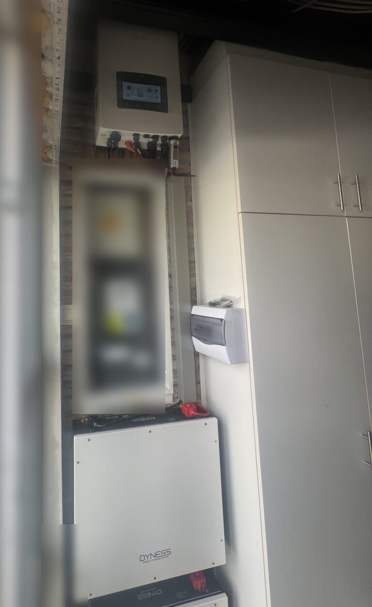 15 zonnepanelen en thuisbatterij van 15,36 kWh in Hemiksem – foto 2