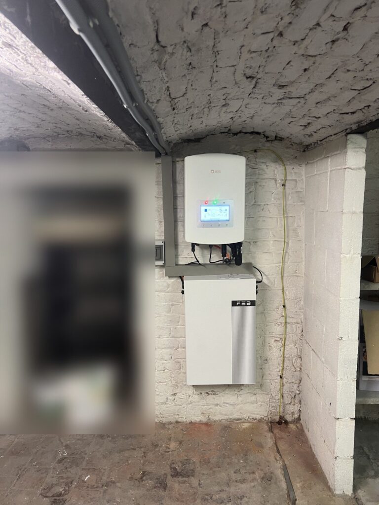 6 zonnepanelen en thuisbatterij van 5,12 kWh in Holsbeek