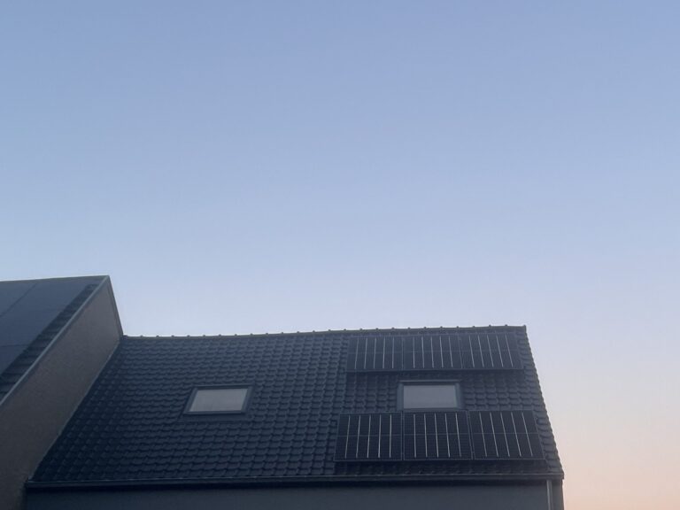 6 zonnepanelen en thuisbatterij van 5,12 kWh in Holsbeek – foto 2