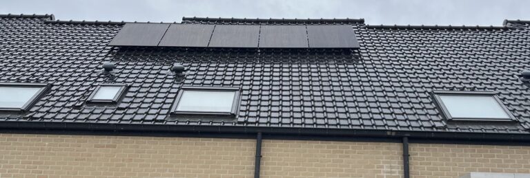 10 zonnepanelen en thuisbatterij van 5,12 kWh in Kinrooi